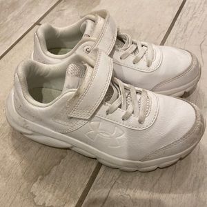 Under Armour Unisex all white sneakers